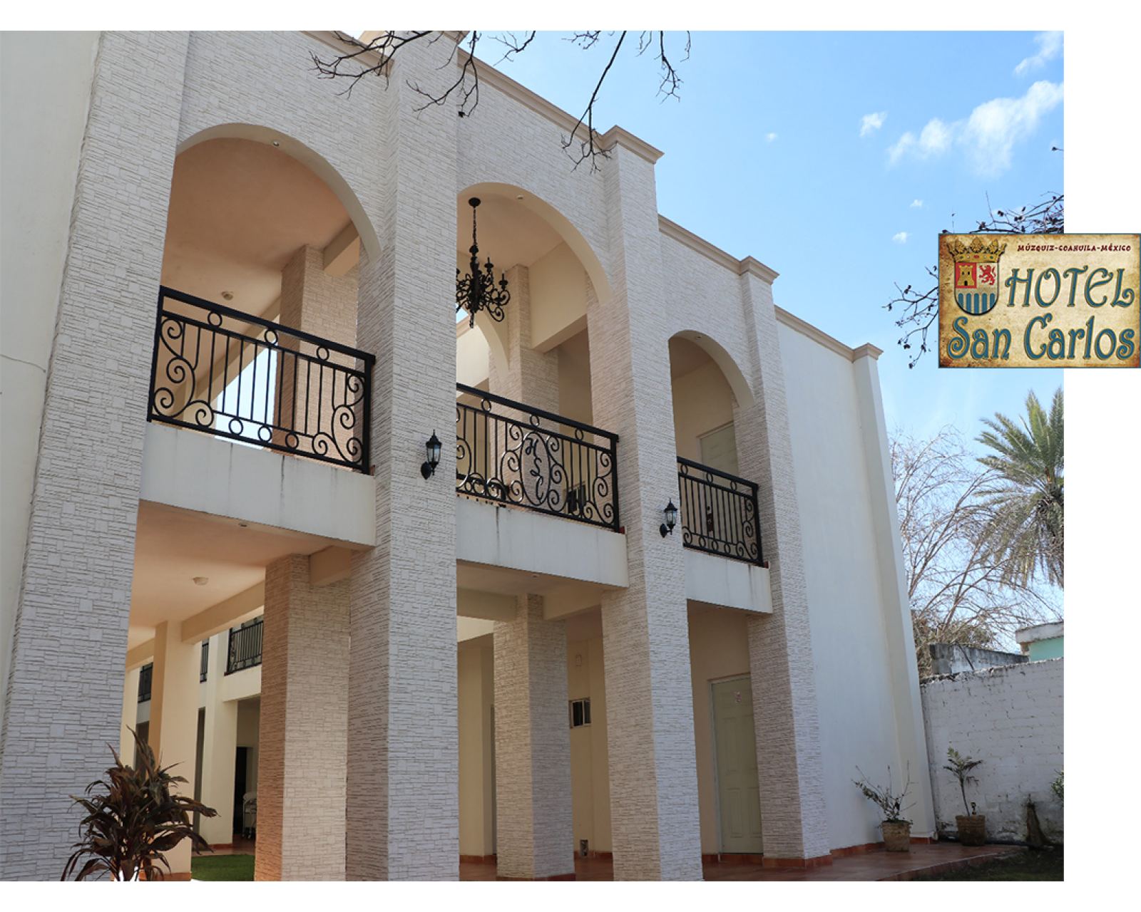 Fachada del Hotel San Carlos en Melchor Múzquiz